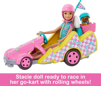 Barbie Boneca Stacie com carrinho de kart com rodas giratórias, cachorro, acessórios e folha de adesivos, conjunto de brinquedos de 9 peças, HRM08