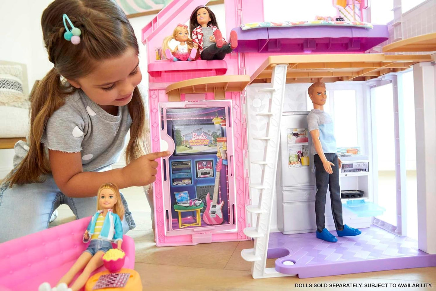 Juego de casa de muñecas Barbie con muñeca Barbie y casa con 2 niveles y 4 áreas de juego, completamente amueblada, con cachorro y accesorios, regalo para niños a partir de 3 años, HHY40