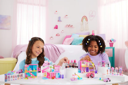 Barbie Mini BarbieLand Doll House Sets, Mini Dreamhouse com surpresa Boneca Barbie de 1,5 polegadas, Móveis e acessórios, Mais elevador e piscina, 4 anos ou mais, HYF47