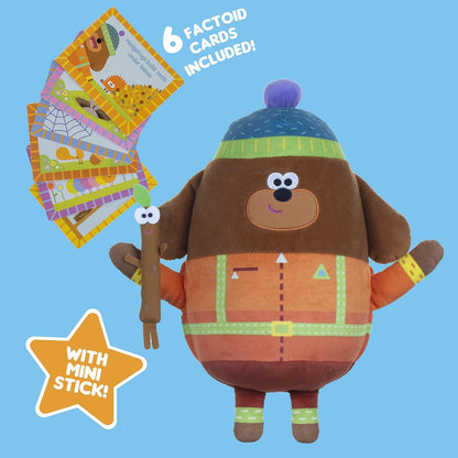 Hey Duggee Sonidos y música: explora y ronca Camping Duggee con palo adhesivo y saco de dormir reversible Peluche reciclado sostenible. ¡2 en 1! Incluye actividades QR (2174), naranja