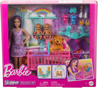 Barbie Boneca Skipper e conjunto de brinquedos para berçário com acessórios, inclui bonecas gêmeas, 1 berço, 1 balanço, 1 gangorra e muito mais, HXM99