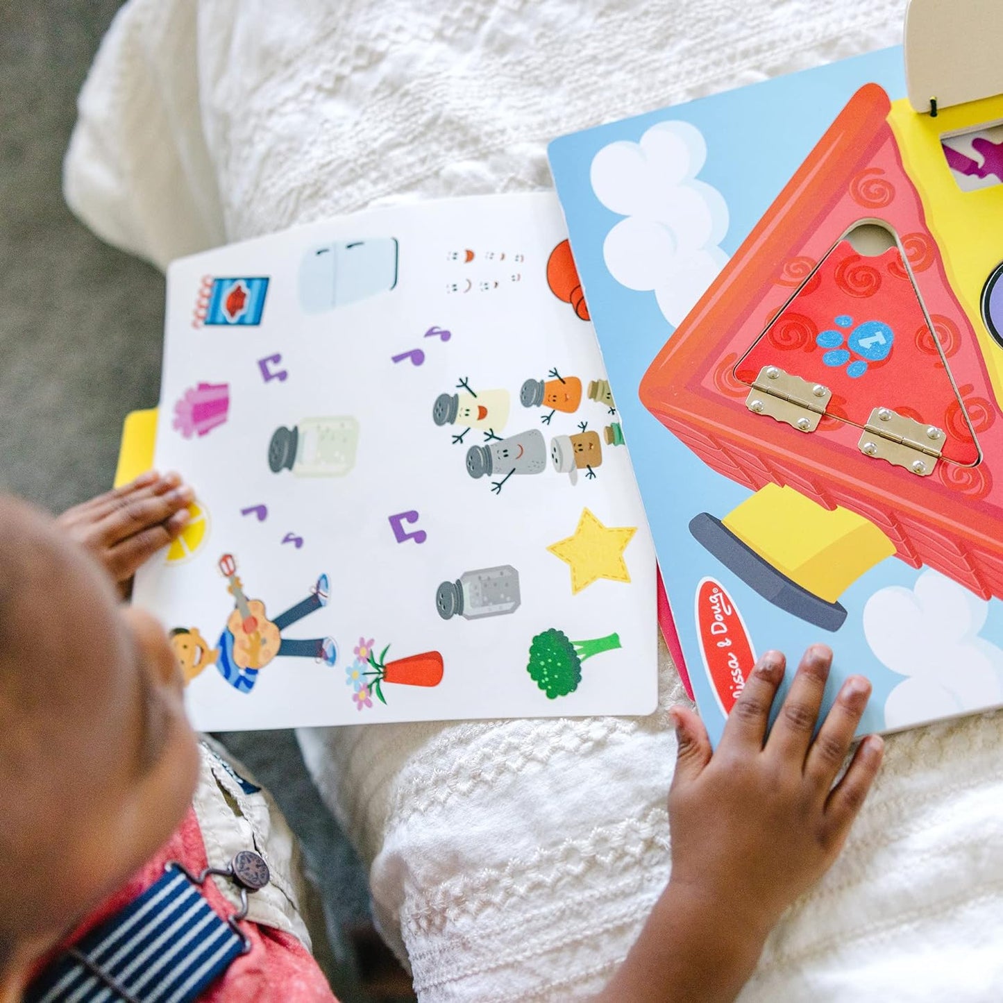 ¡Las pistas de Melissa y Doug Blue y tú! Tablero de actividades de madera con tarjetas de consejos | Paquete de tablero de actividades para niños | Juego de desarrollo | 3+ | Regalos para niño o niña