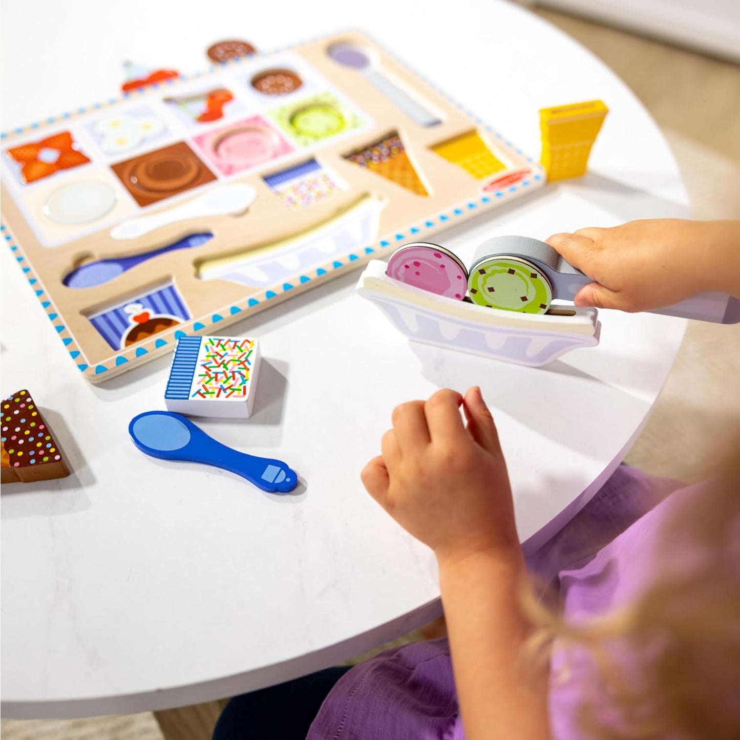 ¡Las pistas de Melissa y Doug Blue y tú! Tablero de actividades de madera con tarjetas de consejos | Paquete de tablero de actividades para niños | Juego de desarrollo | 3+ | Regalos para niño o niña