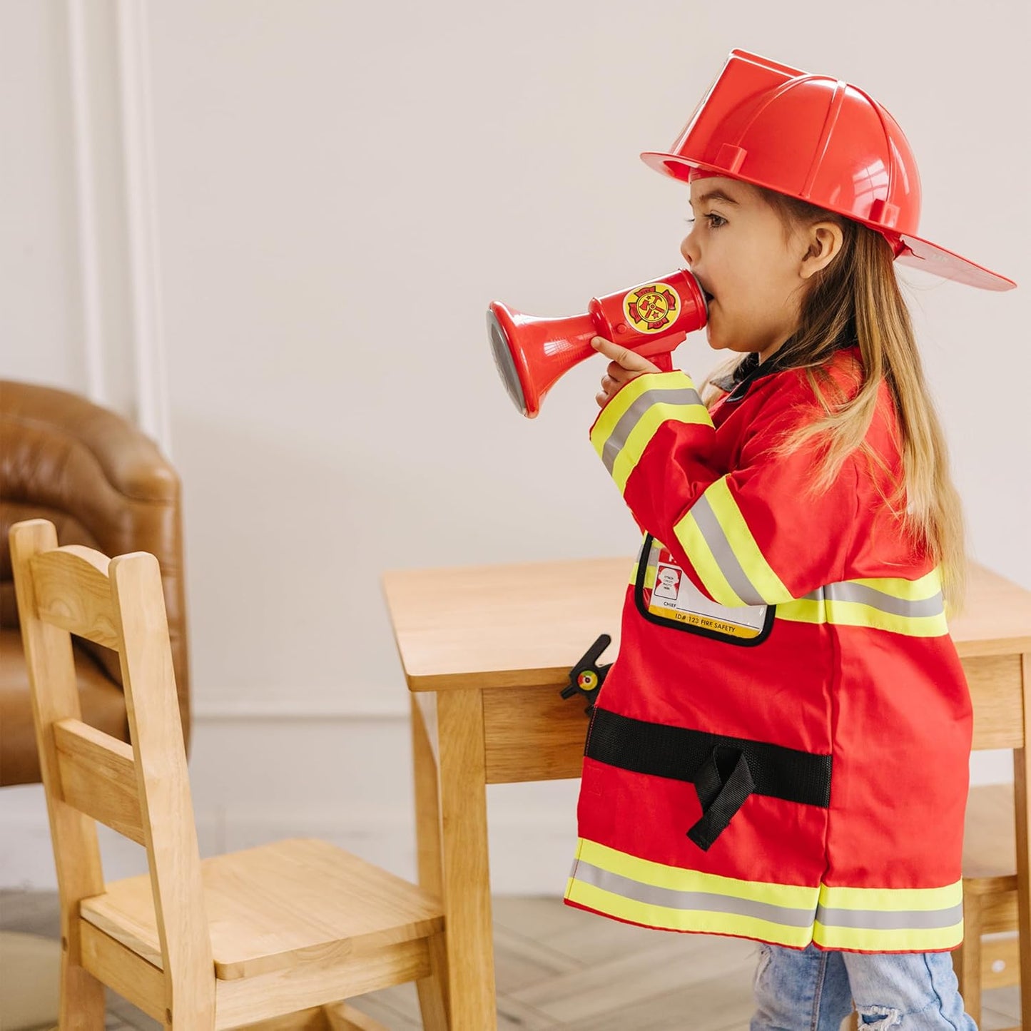 Melissa e Doug Brinquedos de dramatização de fantasia de bombeiro infantil | Fantasia para crianças e bebês Fantasias de Halloween para crianças | Crianças vestindo roupas para meninas ou meninos