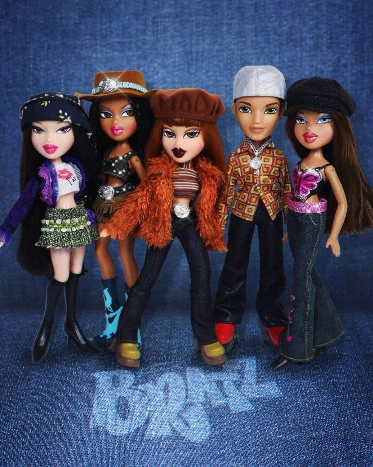 Bratz Boneca da moda original - KUMI - inclui duas roupas, acessórios de moda, embalagem holográfica de edição especial e pôster - para crianças e colecionadores com mais de 4 anos