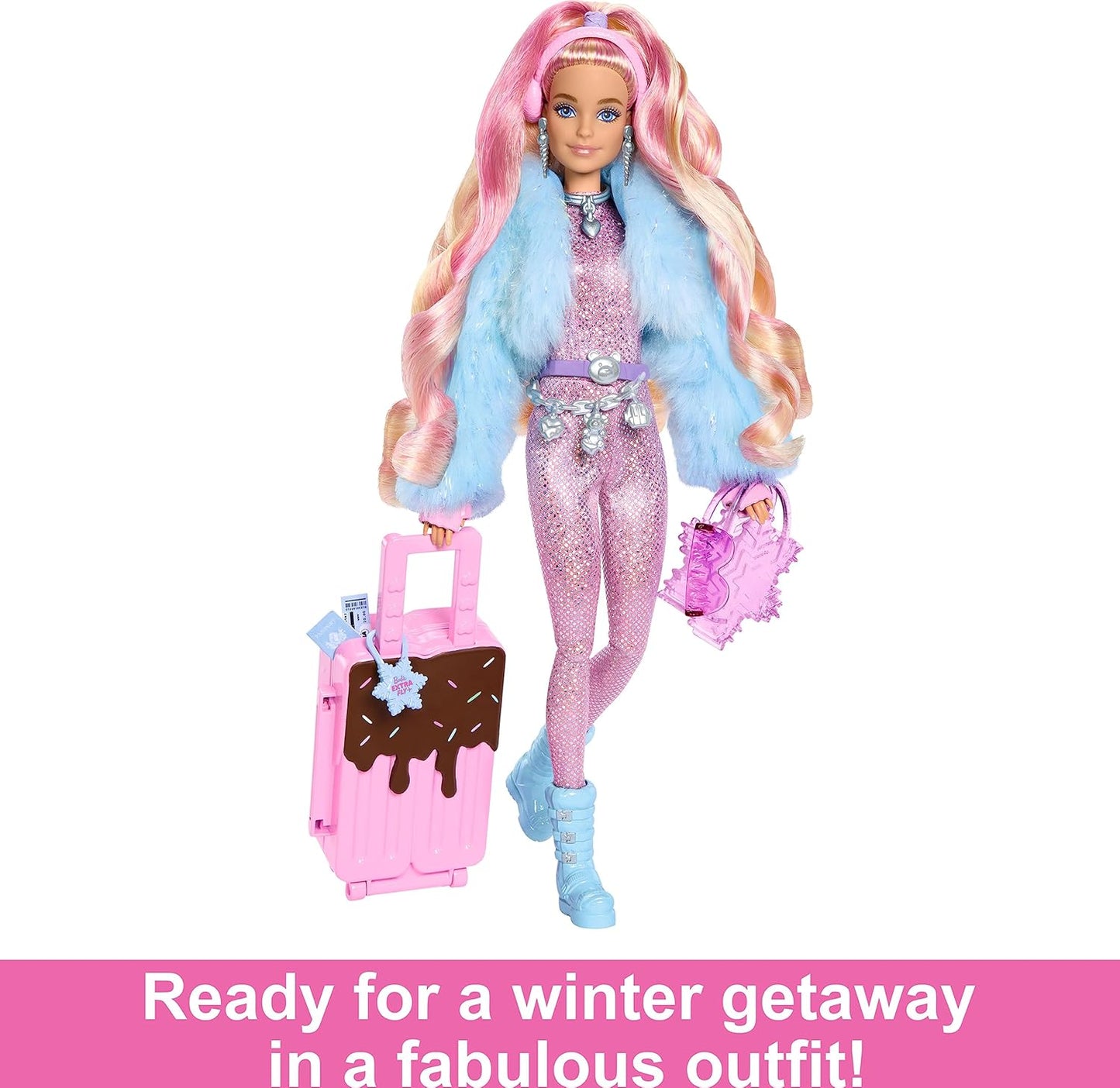 Muñeca de viaje Barbie a la moda invernal, Barbie Extra Fly, mono rosa brillante y abrigo de piel sintética, HPB16