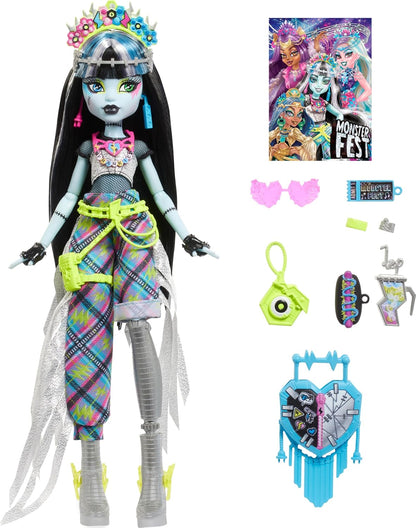 Monster High Boneca Frankie Stein com roupa Glam Monster Fest e acessórios temáticos de festival, como lanches, pôster da banda, bolsa de declaração e muito mais, HXH79