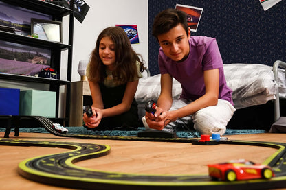 Scalextric Micro Scalextric - Ryan's World Race com Ryan World Tour - Exclusivo da Amazon