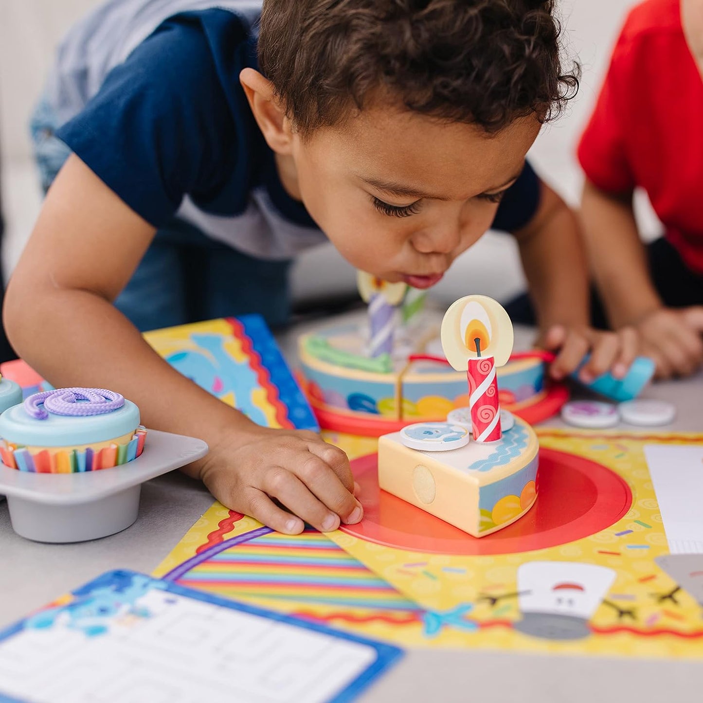 Melissa & Doug As pistas de Blue e você! Conjunto de jogos para festa de aniversário em madeira