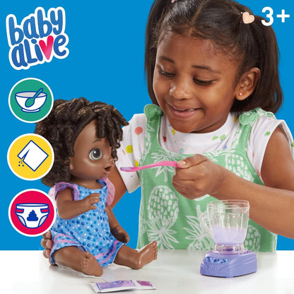 Baby Alive Magic Mixer Baby Doll Blueberry Blast con accesorios para licuadora, bebidas, mojados, comidas, juguete de pelo negro para niños de 3 años en adelante