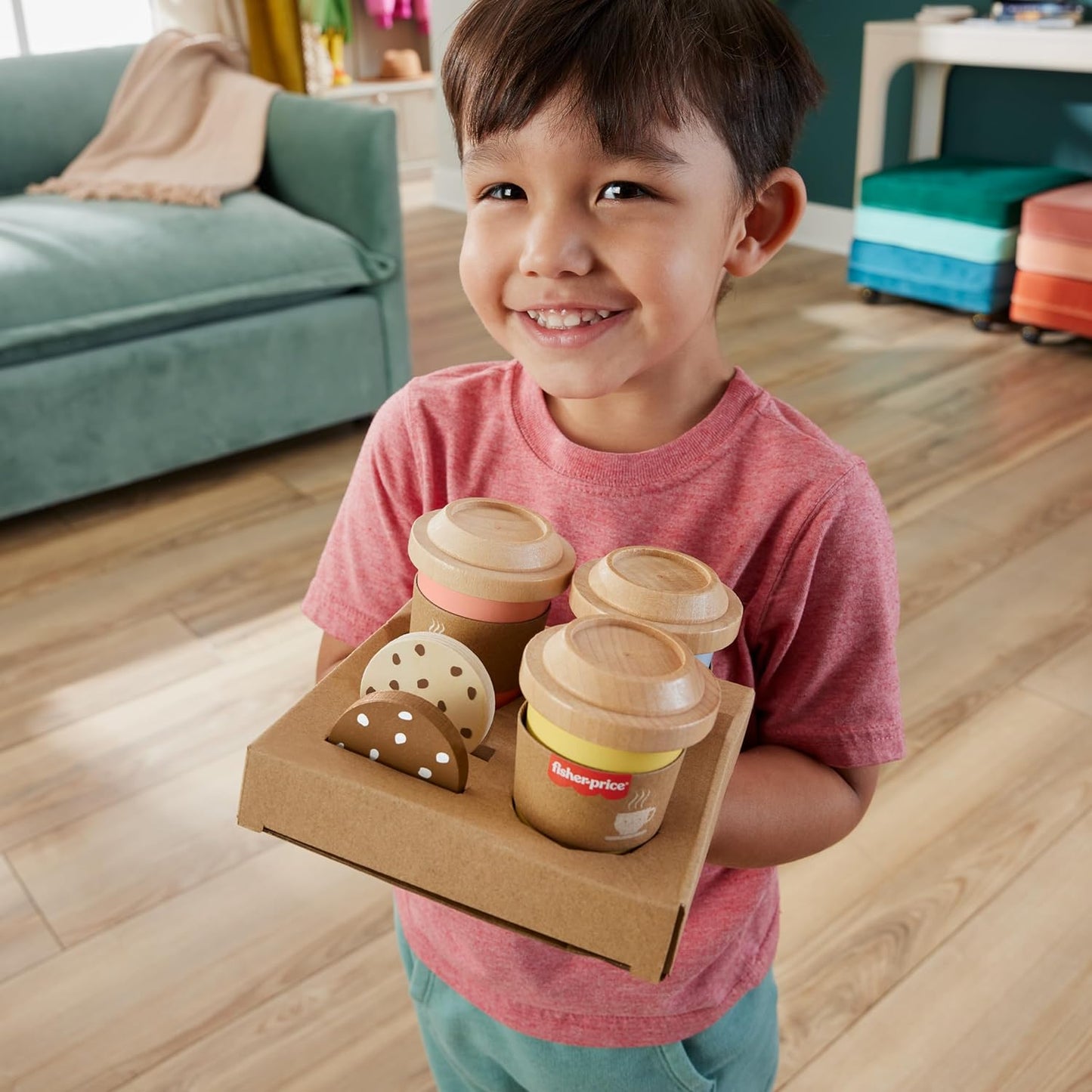 Fisher-Price Conjunto de café para viagem de madeira para brinquedo pré-escolar 15 peças de madeira, xícaras de café e guloseimas para crianças de 3 anos ou mais, HXT85