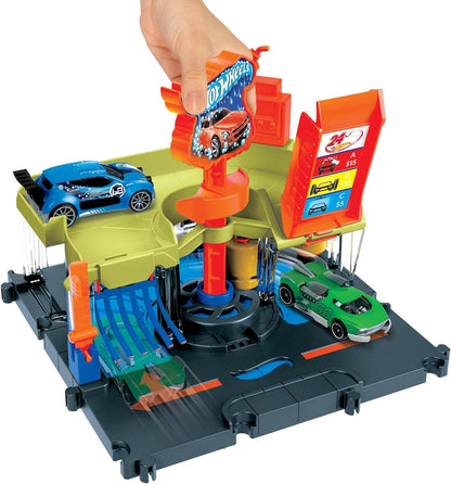 HOT WHEELS City Downtown Spielset Eiskrem-Strudel - Rennbahn-Action com manuellem Aufzug, Eiskrem-Wirbel e herunterklappbarer Rampe, incluindo 1 Hot Wheels Auto, para crianças de 4 anos, HKX38