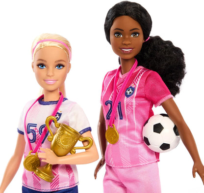 Barbie Bonecas de carreira e 15 acessórios, conjunto de jogador de futebol com Barbie “Brooklyn” e bonecas loiras pequenas, 2 redes, 2 bolas e mais, HRG88