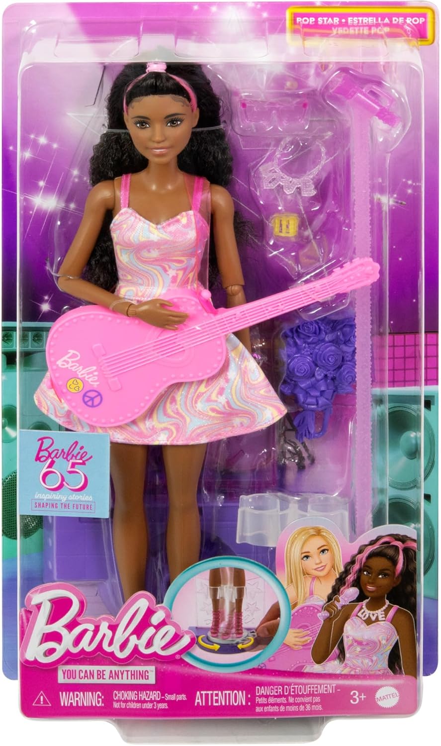 Barbie Boneca de 65º aniversário e 10 acessórios, conjunto de estrela pop com boneca cantora morena, palco com recurso de movimento e muito mais, HRG43