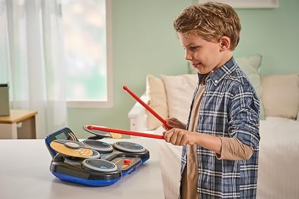 VTech Bateria Kidi DJ, kit de bateria eletrônica iluminada para crianças, com 4 baterias, 2 pratos, baquetas, Bluetooth, modo treinador e muito mais, brinquedo musical para idades de 5, 6, 7 anos ou mais, versão em inglês