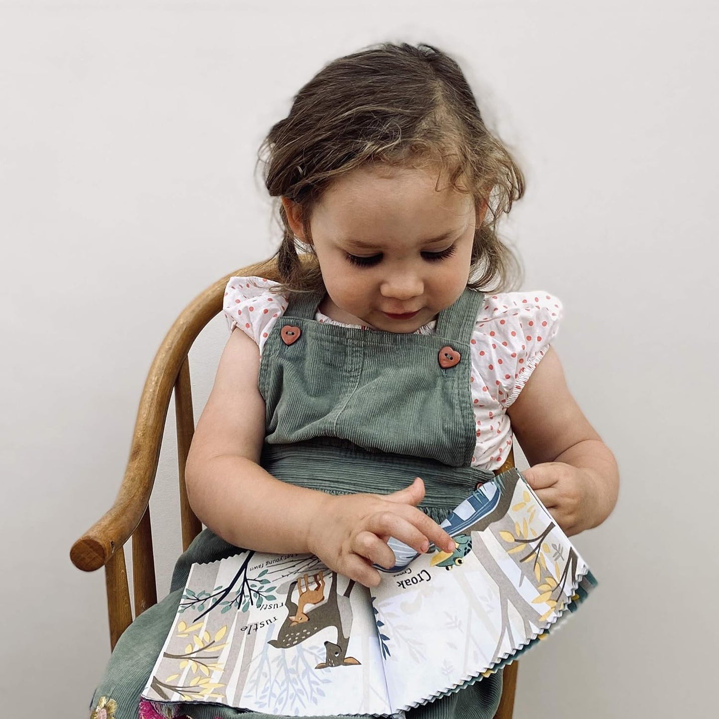 ThreadBear Design The Woodland Hush Cloth Rag Book com animais ilustrados para leitura precoce e desenvolvimento de aprendizagem