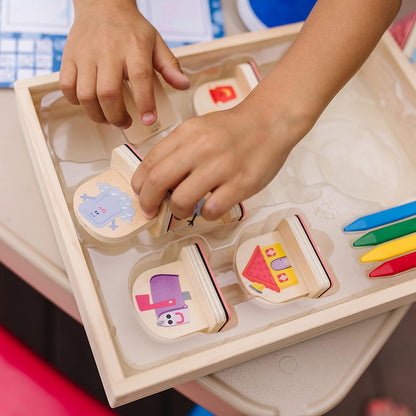 Melissa & Doug As pistas de Blue e você! Selos com cabo de madeira e bloco de atividades