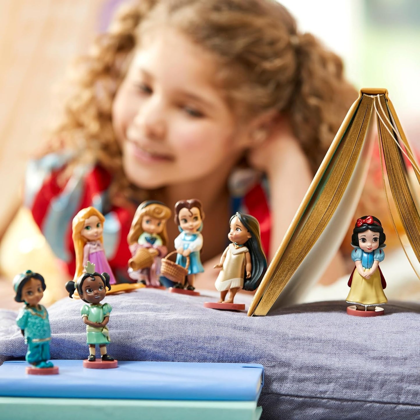 Disney Store Playset oficial de estatuetas, 10 figuras, princesas em vestidos clássicos - Tiana, Belle, Princesa Jasmine, Branca de Neve, Cinderela, Aurora, Ariel, Rapunzel, Mulan e Pocahontas, para maiores de 3 anos