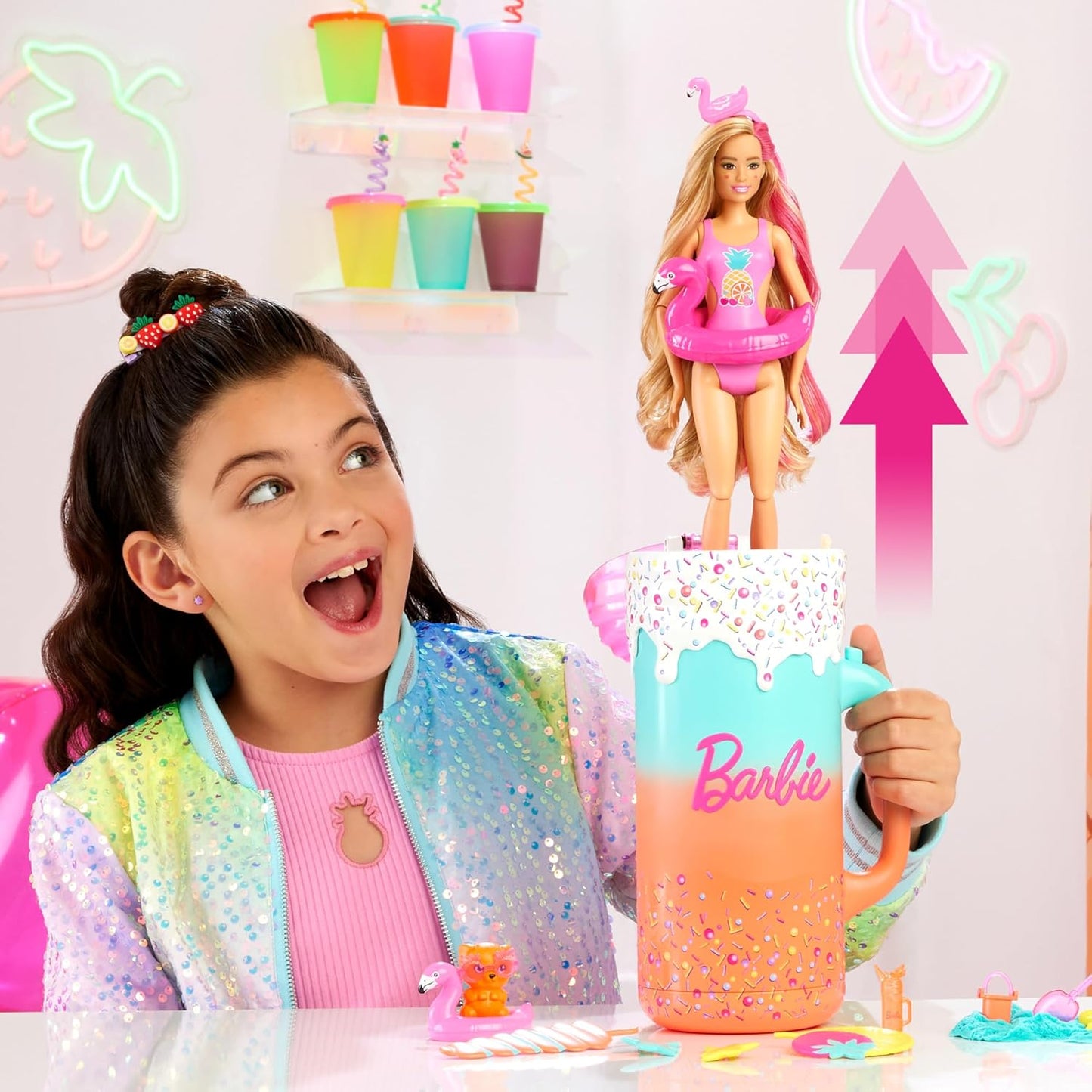 Barbie Pop Reveal Muñeca y accesorios, Rise &amp; Surprise Fruit Series Set de regalo con muñeca perfumada, mascota perfumada suave, cambio de color, arena moldeable y más, más de 15 sorpresas, HRK57