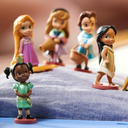 Disney Store Playset oficial de estatuetas, 10 figuras, princesas em vestidos clássicos - Tiana, Belle, Princesa Jasmine, Branca de Neve, Cinderela, Aurora, Ariel, Rapunzel, Mulan e Pocahontas, para maiores de 3 anos