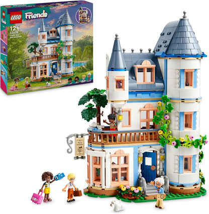 LEGO Friends Castle Bed and Breakfast Hotel Playset, brinquedo de construção para crianças de 12 anos ou mais, com 4 minibonecas, uma figura de cachorro e acessórios, ideia de presente para meninas, meninos e adolescentes 42638