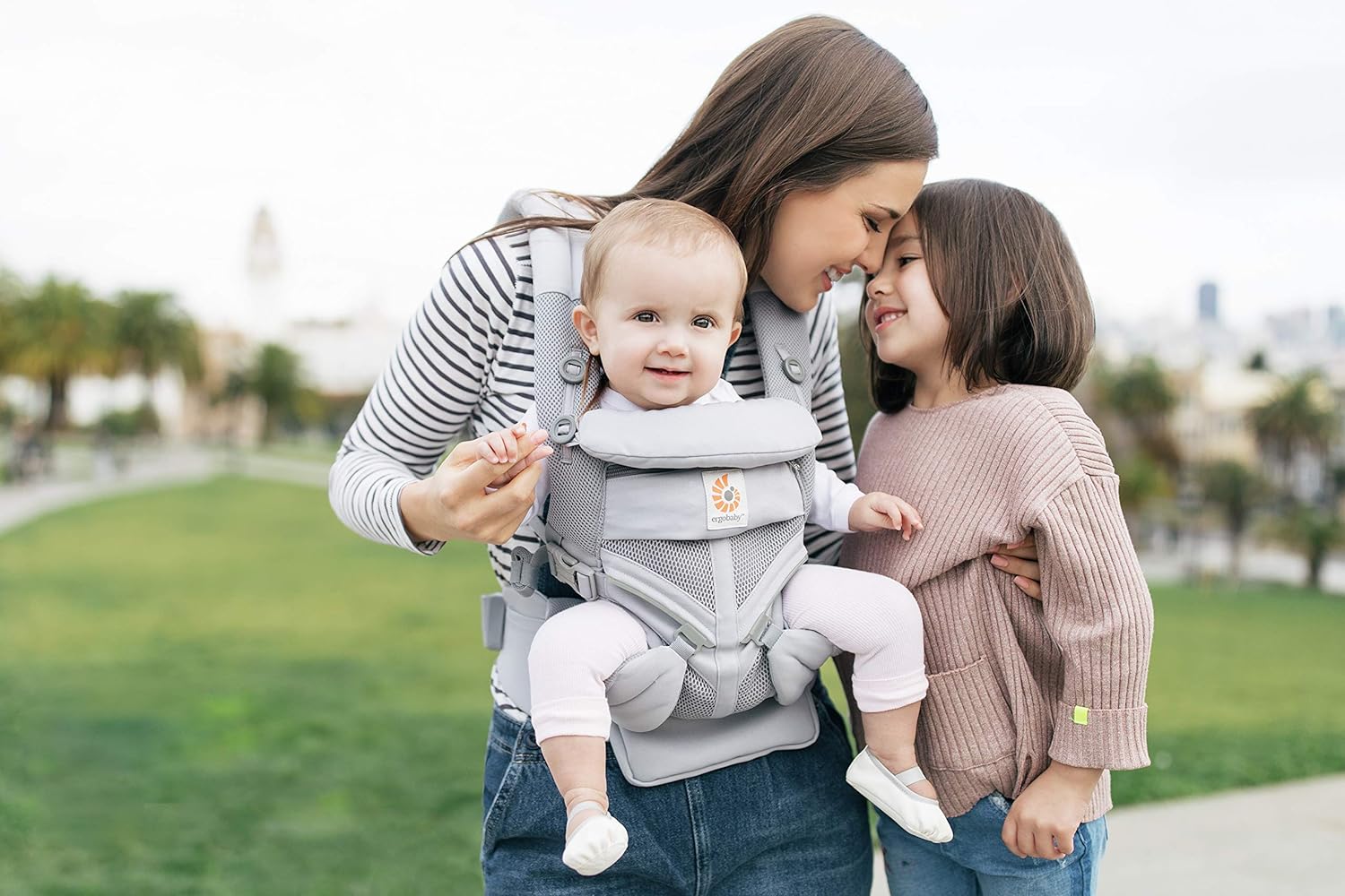 Ergobaby Canguru Omni 360 Cool Air Mesh 4 posi es Pearl Grey