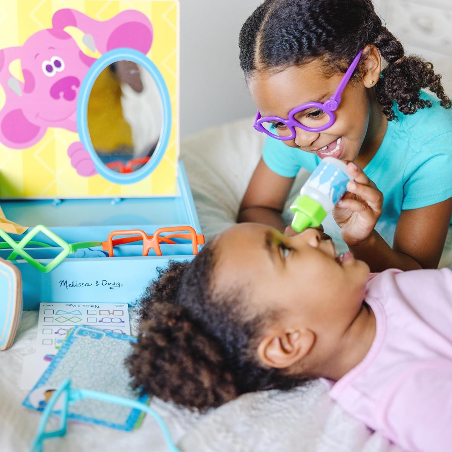 Melissa & Doug As pistas de Blue e você! Hora dos óculos Eye Doctor Play Set | Brinquedo de dramatização para crianças | 3 e superiores | Presente para meninos ou meninas | Materiais certificados pelo FSC