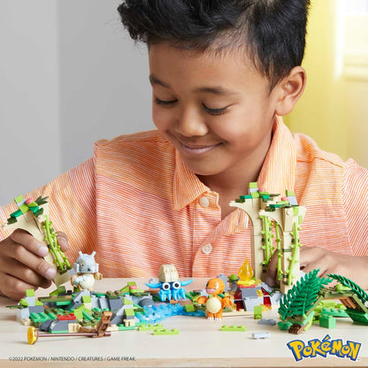 MEGA Conjunto de construção Pokémon Jungle Ruins, figuras de Cubone, Charmander e Omanyte, 464 tijolos e peças compatíveis que se conectam com outros mundos, conjunto de brinquedos para presentes para meninos e meninas