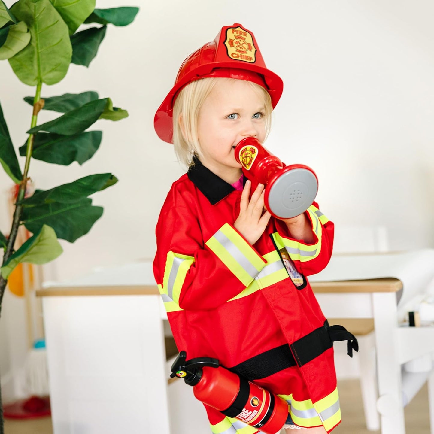 Melissa e Doug Brinquedos de dramatização de fantasia de bombeiro infantil | Fantasia para crianças e bebês Fantasias de Halloween para crianças | Crianças vestindo roupas para meninas ou meninos