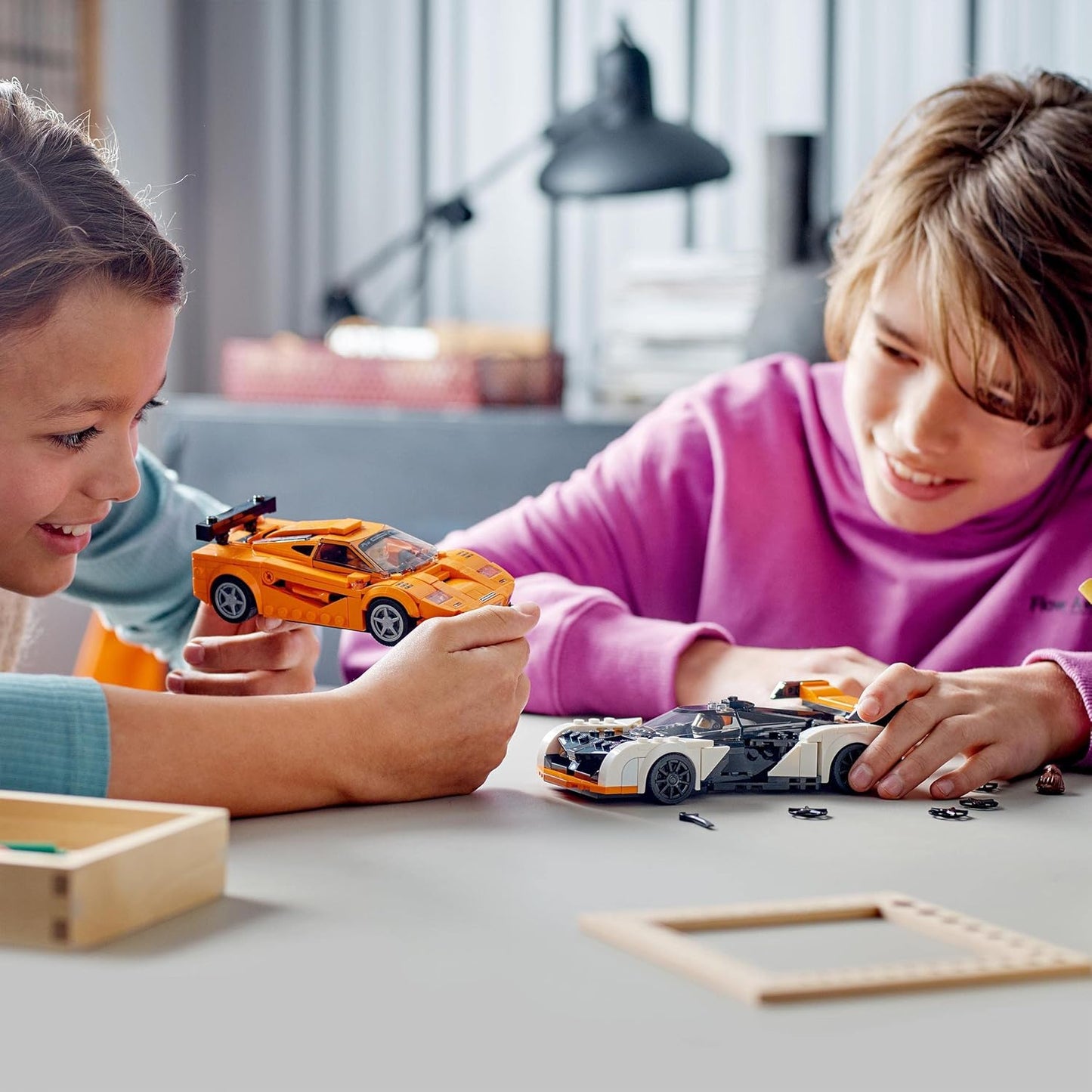 LEGO  Conjunto Speed Champions McLaren Solus GT e McLaren F1 LM, 2 brinquedos icônicos de carros de corrida para meninos e meninas de 9 anos ou mais, kit de construção de modelo de hipercarro, presente colecionável para crianças 76918