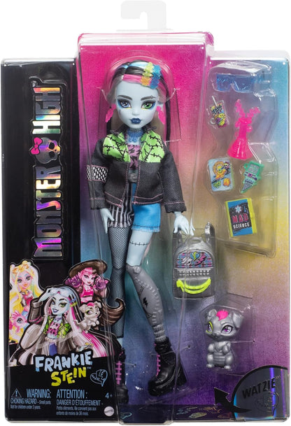 Monster High Boneca Frankie Stein em jaqueta jeans e shorts, inclui Watzie para cachorro de estimação e acessórios como mochila, lanche e caderno, HXH73