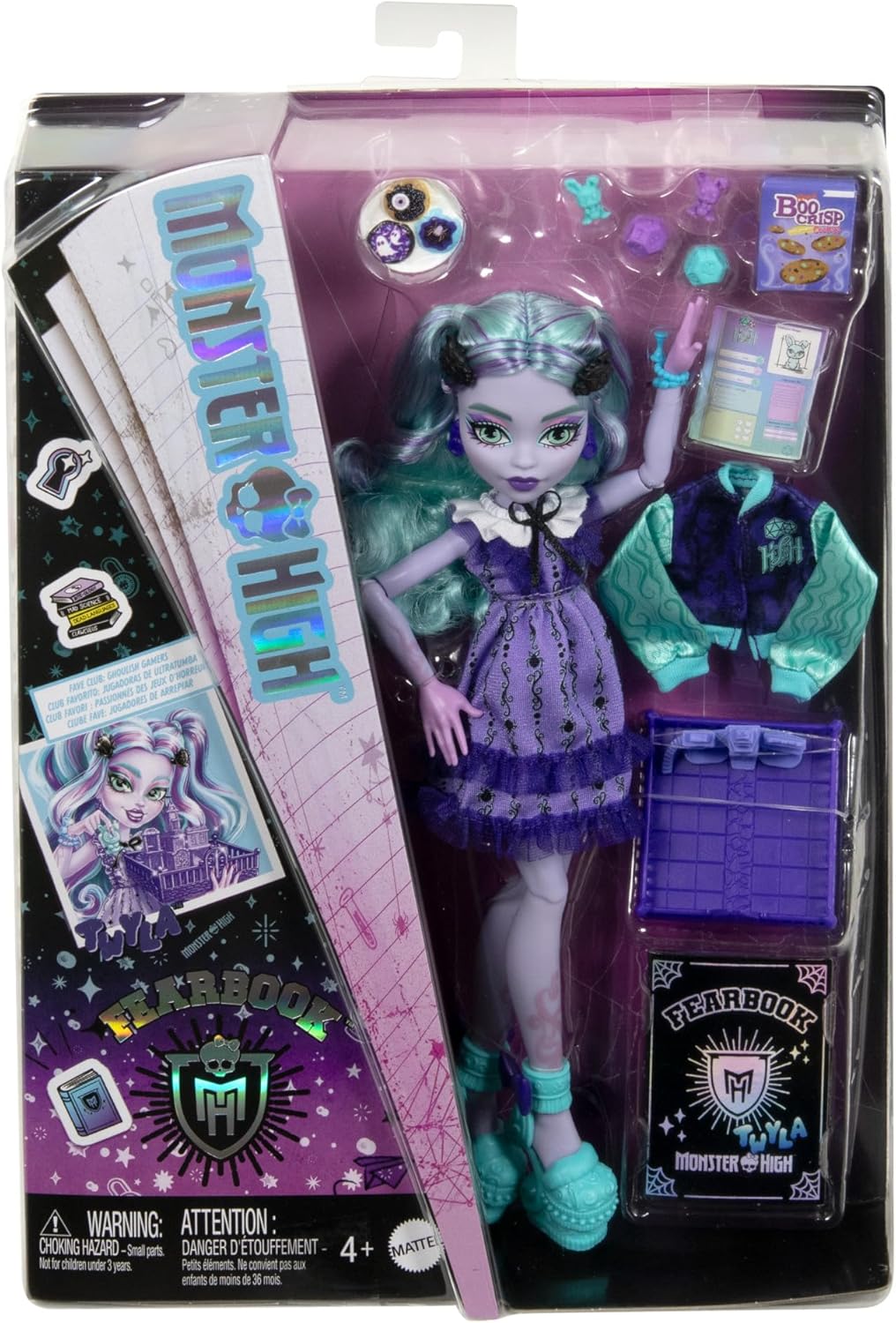 Monster High Conjunto de boneca e acessórios Fearbook Twyla com tema Game Club, incluindo jaqueta do time do colégio, anuário, jogo de tabuleiro e biscoitos