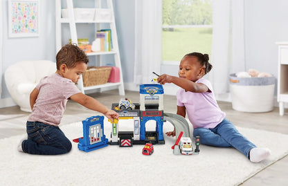 VTech Toot-Toot Drivers Police Station, conjunto de brinquedos de carro inclui carro de polícia, helicóptero e carro de fuga, pistas de veículos para crianças com luzes e sons, para crianças pequenas, 12 meses, 2, 3, 4+ anos, versão em inglês