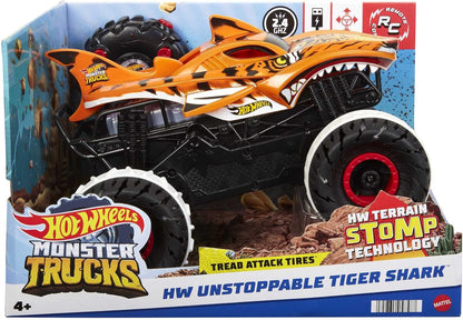 Hot Wheels Monster Trucks HGV87, Tiburón tigre imparable con neumáticos Tread Attack y tecnología Terrain Stomp Incluye control remoto 4+ años,