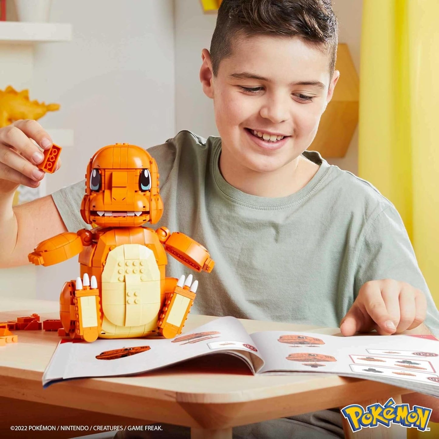 MEGA Conjunto de construção Pokémon Jumbo Charmander com 750 peças e peças compatíveis e Pokébola, conjunto de brinquedo para presente para maiores de 10 anos, HHL13