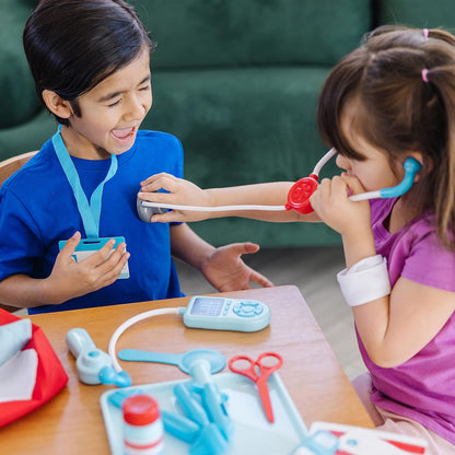 Melissa & Doug Conjunto de médicos para crianças, brinquedos educativos para meninas ou meninos de 3 anos ou mais, kit de médicos infantis para crianças, conjunto de médicos para presentes de meninas de 3 anos