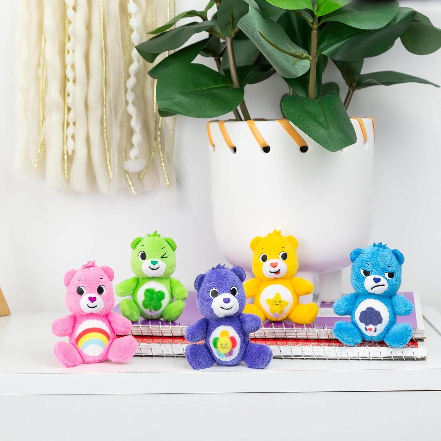 Basic Fun Care Bears, Microfelpa, paquete de 5, lindo juguete de peluche coleccionable, peluches para niños, juguetes suaves para niñas y niños, lindos osos de peluche adecuados para niñas y niños a partir de 4 años