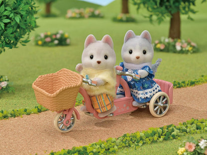 Sylvanian Families Conjunto de ciclismo tandem - Husky Sister & Brother - conjunto de casa de bonecas 5637