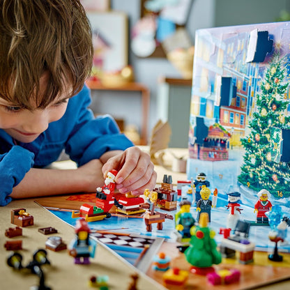 LEGO 60381 City Advent Calendar 2023 com 24 presentes incl. Figuras de Papai Noel e Renas, além de tapete de jogo Winter Wonderland, presente de contagem regressiva de Natal para crianças, meninos e meninas