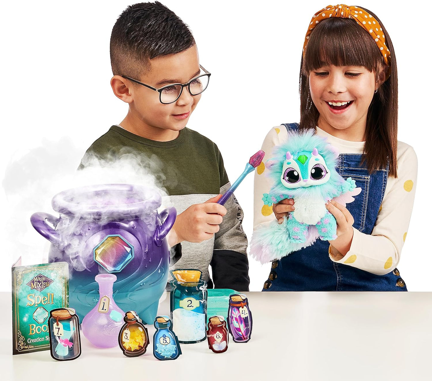 Magic Mixies - Caldeirão roxo mágico com névoa real com brinquedo interativo azul e de pelúcia de 8 polegadas, siga o livro de feitiços Adicione os ingredientes mágicos, quem você criará magicamente?