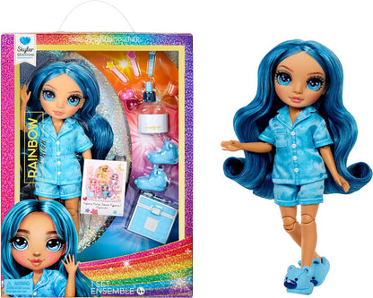 Rainbow High Junior High PJ Party - Skyler (azul) - Muñeca articulada de 9" con mono suave, pantuflas y accesorios de juego - Juguete para niños pequeños - Ideal para edades de 4 a 12 años