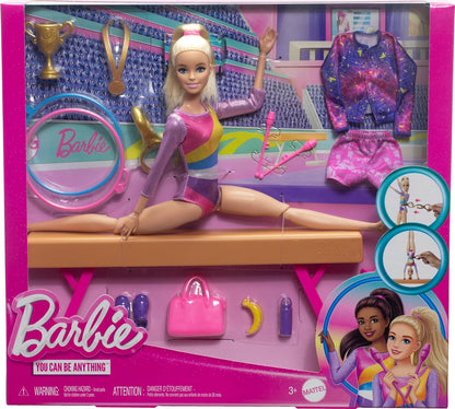 Barbie Boneca de ginástica e acessórios, conjunto de brinquedos com boneca loira fashion, clipe C para ação de giro, trave de equilíbrio, traje de aquecimento e muito mais