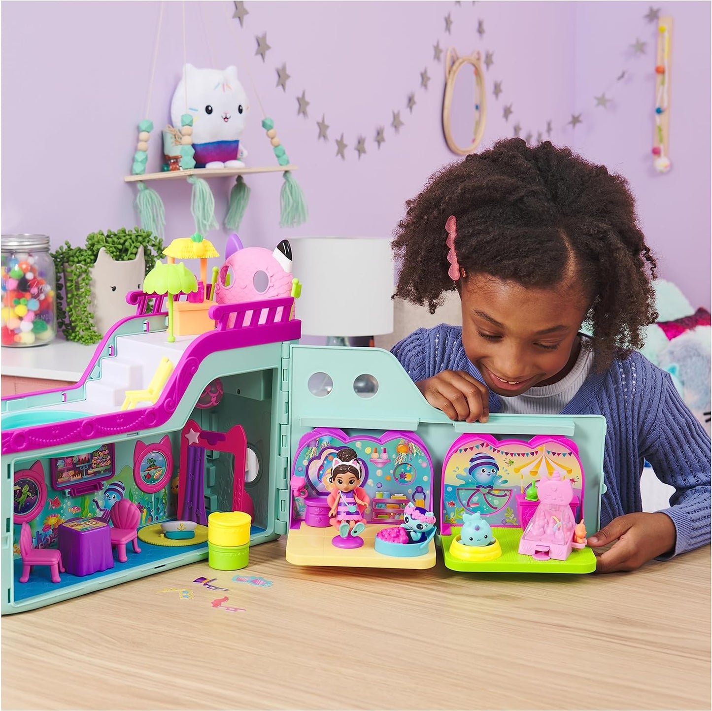 Gabby’s Dollhouse, Gabby Cat Friend Ship, brinquedo de navio de cruzeiro com 2 figuras de brinquedo, brinquedos surpresa e acessórios para casa de bonecas, brinquedos infantis para meninas e meninos 3+