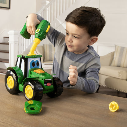 Tomy John Deere construye un tractor Johnny