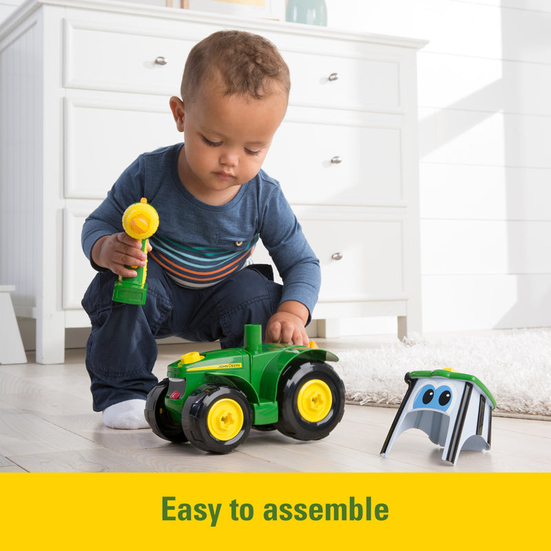 Tomy John Deere construye un tractor Johnny