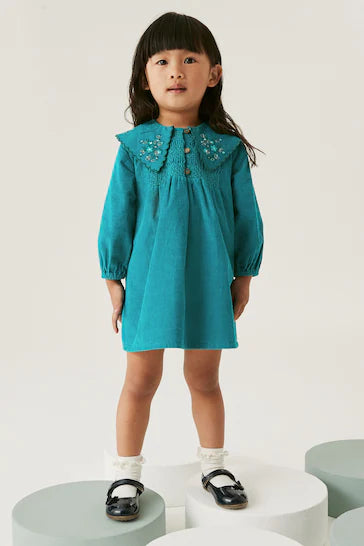 |Girl| Vestido Com Cordão De Gola Bordado - Teal Green (3 meses a 7 anos)