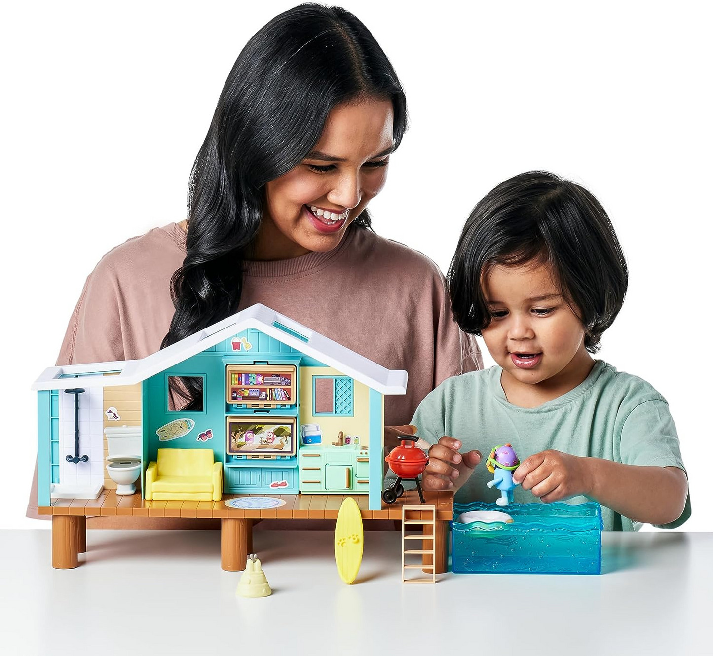 Bluey Playset de cabana de praia, com figura exclusiva de Bluey com óculos de proteção. Inclui 10 peças de jogo e folha de adesivos