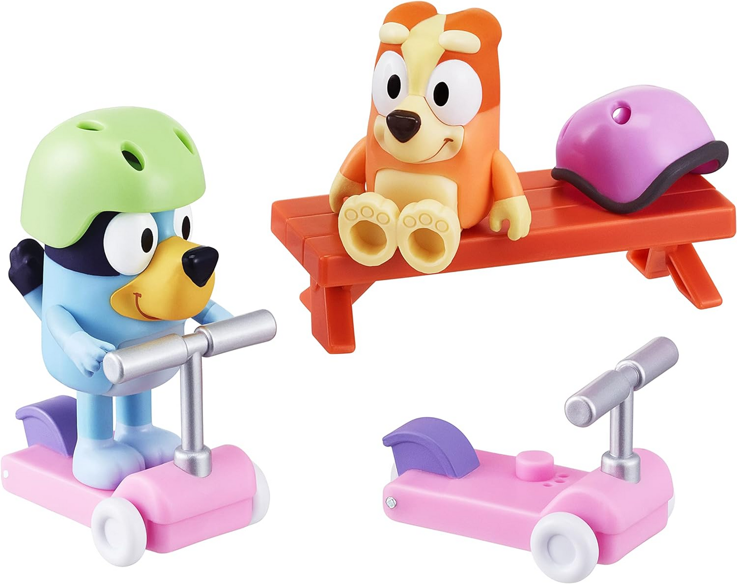 Bluey Conjunto de jogos divertidos de scooter: figuras de ação articuladas de 6 cm de Bluey e bingo com 2 scooters, 2 capacetes e brinquedo colecionável oficial de banco