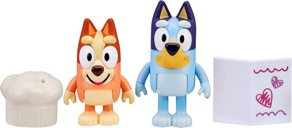 Bluey  Conjunto oficial de personagens colecionáveis do Queens com 2 figuras apresentando Bluey e Bingo com capa Queen Rainbow e acessórios de coroa