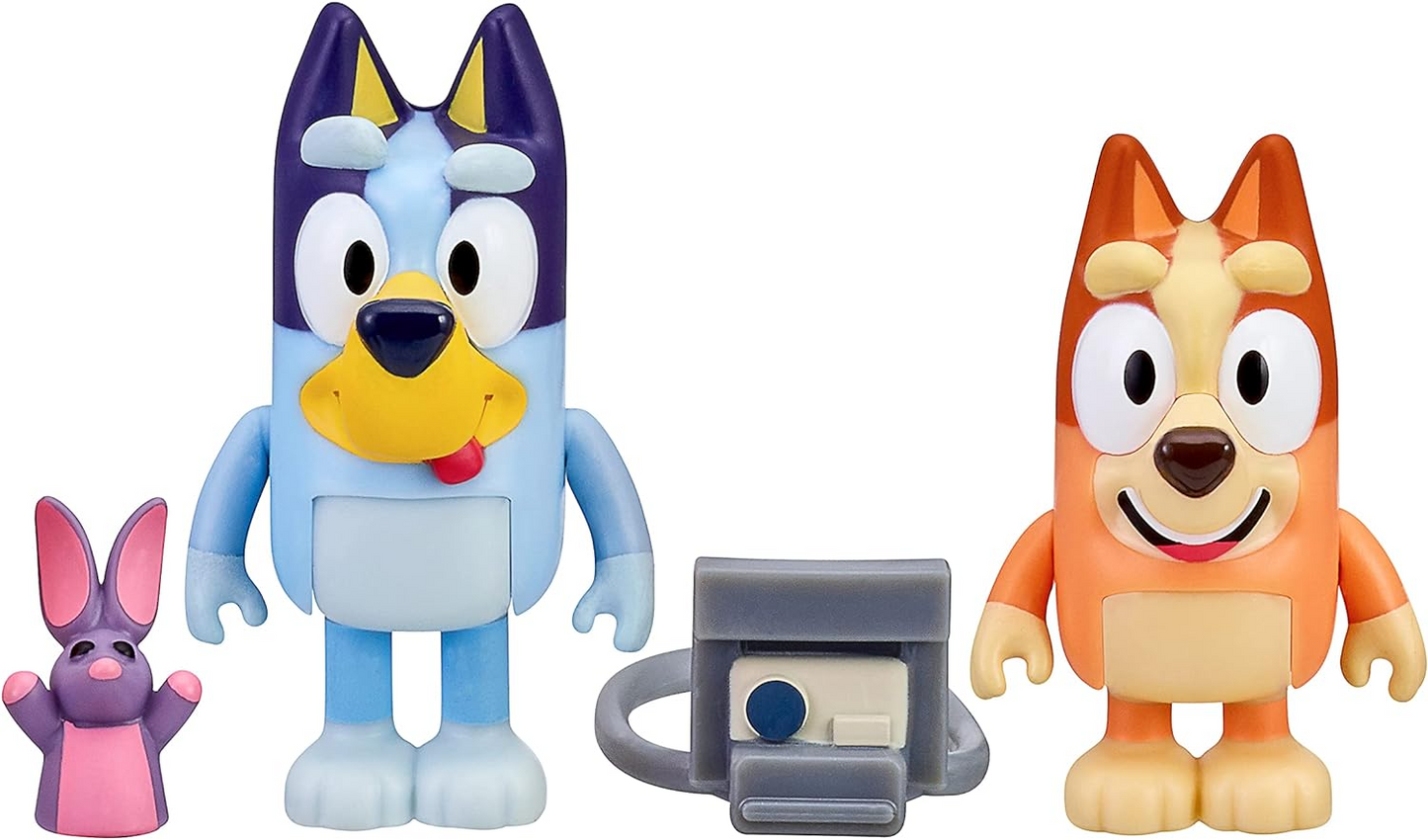 Bluey  Conjunto oficial de personagens colecionáveis do Queens com 2 figuras apresentando Bluey e Bingo com capa Queen Rainbow e acessórios de coroa